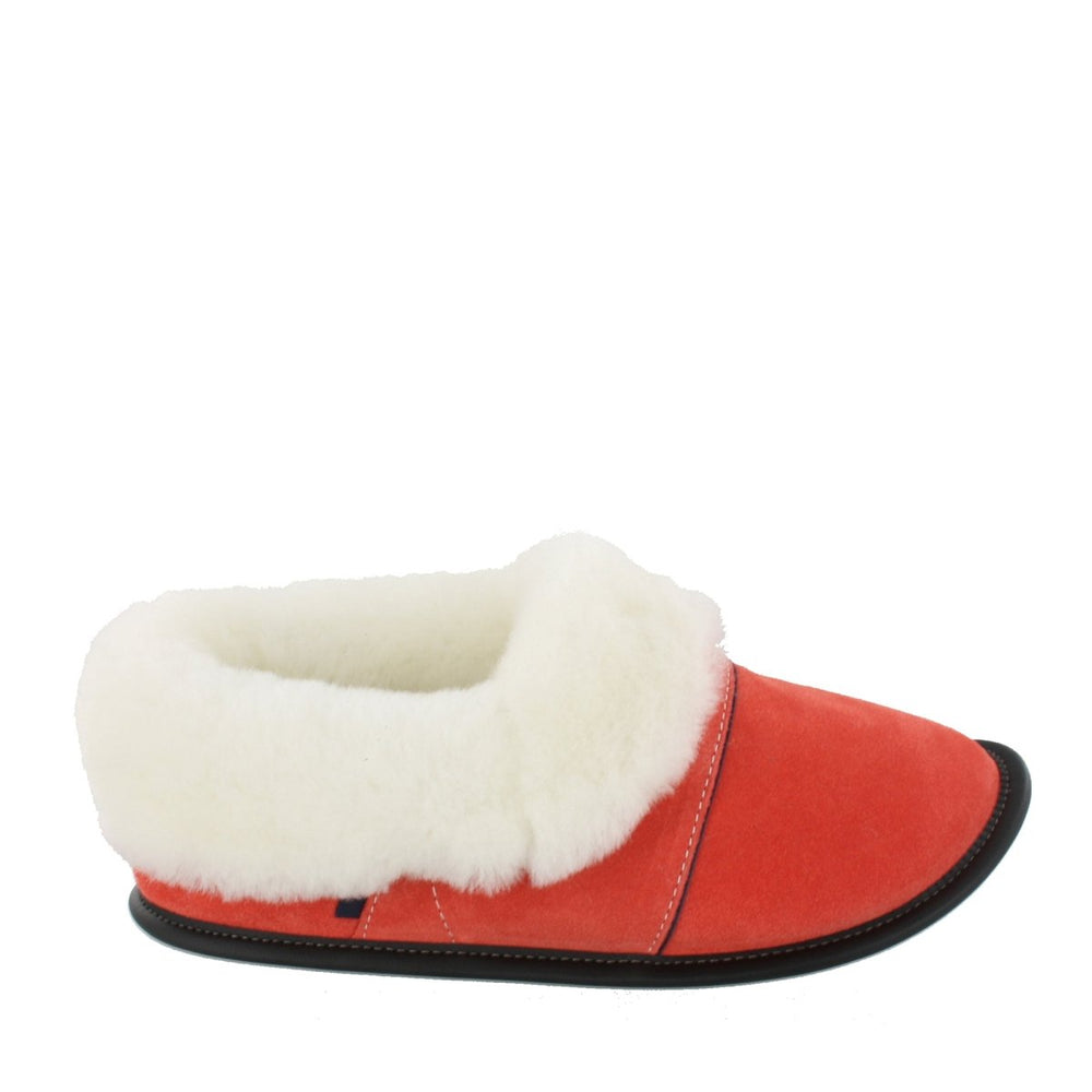 
            
                Load image into Gallery viewer, Women&amp;#39;s Coral Lazybone Sheepskin Slippers
            
        