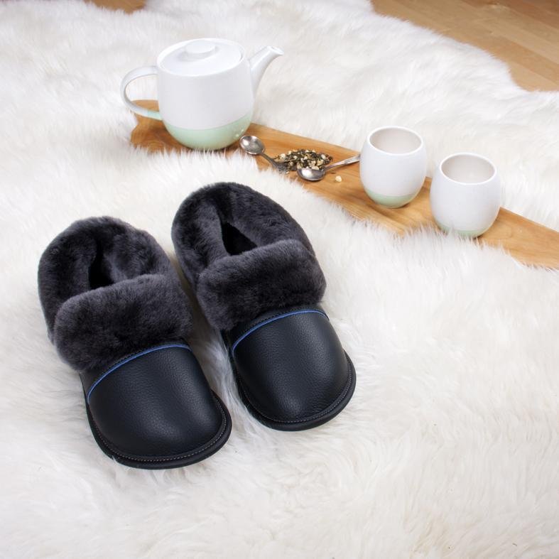 
            
                Load image into Gallery viewer, Women&amp;#39;s Black Leather and Silverfox Sheepskin Slippers on a Longwool Rug
            
        