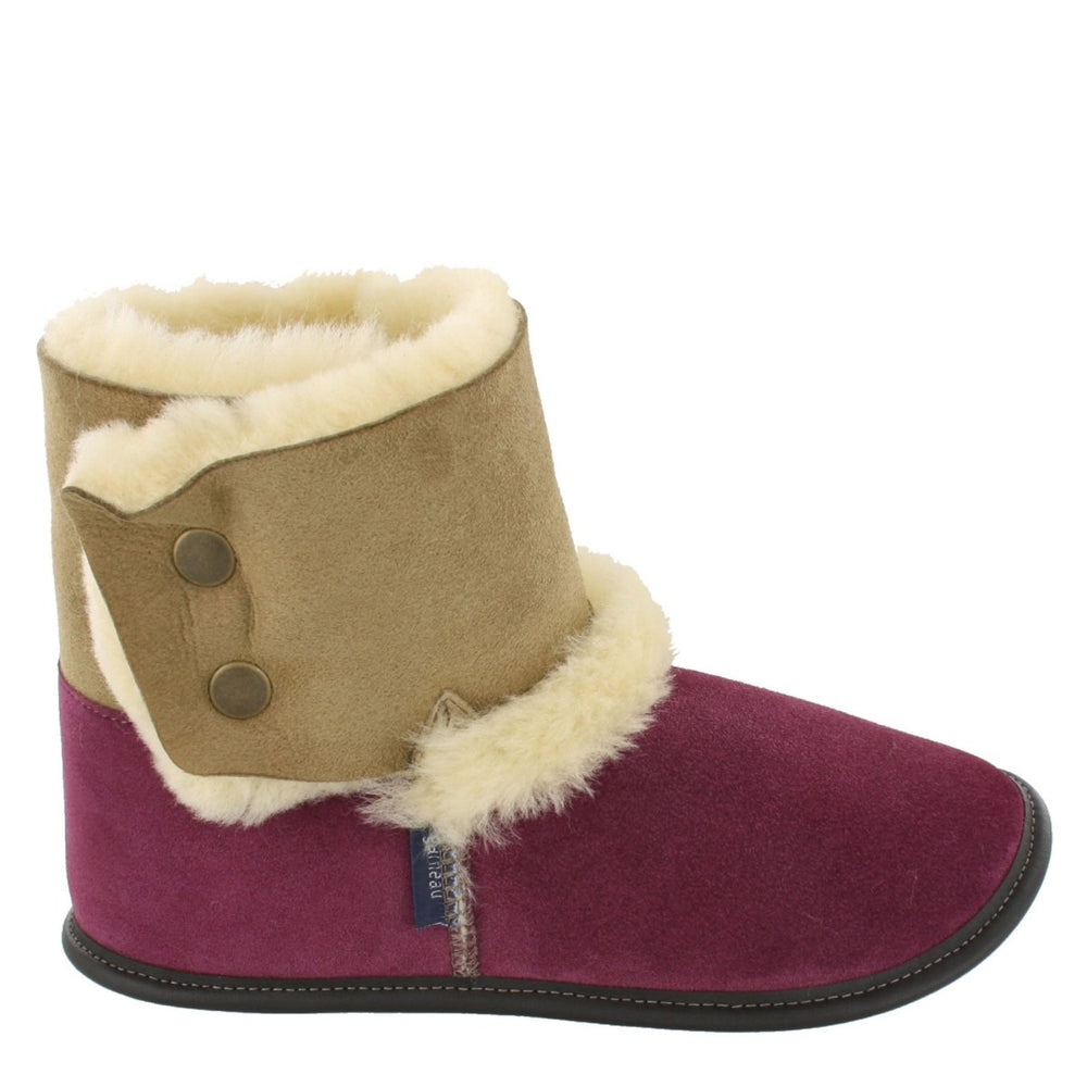 
            
                Load image into Gallery viewer, Women&amp;#39;s Plum Reversed Sheepskin Bootie Slippers
            
        