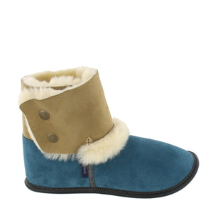 
            
                Load image into Gallery viewer, Women&amp;#39;s Aqua Reversed Sheepskin Bootie Slippers
            
        