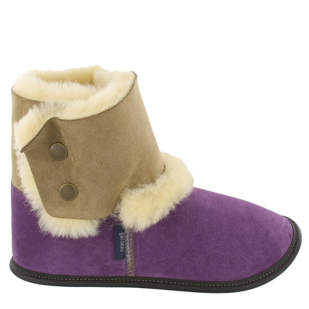 
            
                Load image into Gallery viewer, Women&amp;#39;s Purple Reversed Sheepskin Bootie Slippers
            
        