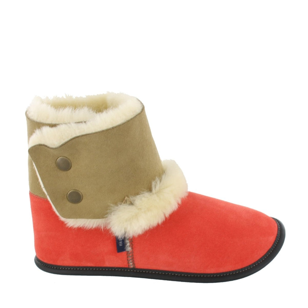 
            
                Load image into Gallery viewer, Women&amp;#39;s Coral Reversed Sheepskin Bootie Slippers
            
        