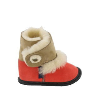 
            
                Load image into Gallery viewer, Kids&amp;#39; Coral Reversed Sheepskin Playmate Slippers
            
        