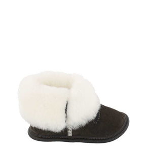 
            
                Load image into Gallery viewer, Kids&amp;#39; Brown Playmate Sheepskin Slippers
            
        