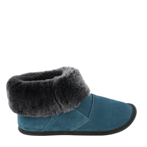 
            
                Load image into Gallery viewer, Women&amp;#39;s Aqua Suede and Black Sheepskin Shin Hugger Slippers
            
        