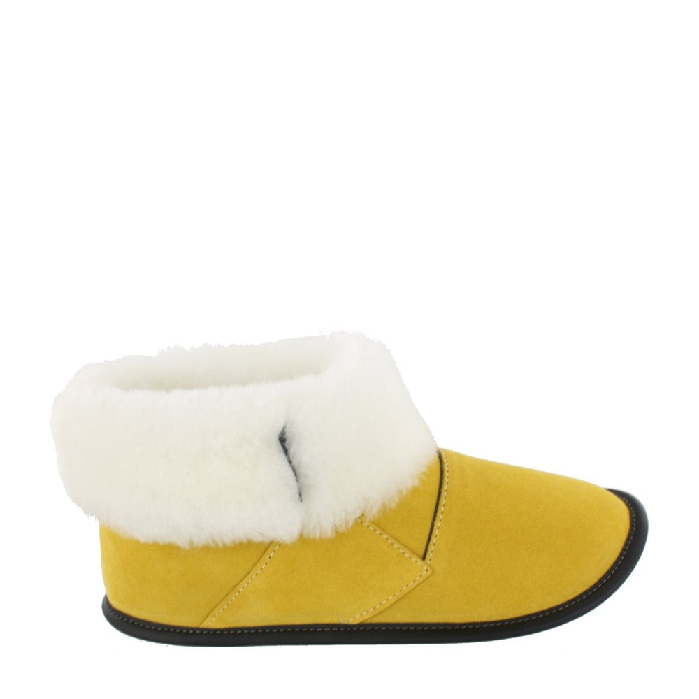 
            
                Load image into Gallery viewer, Women&amp;#39;s yellow Suede and Sheepskin Shin Hugger Slippers
            
        
